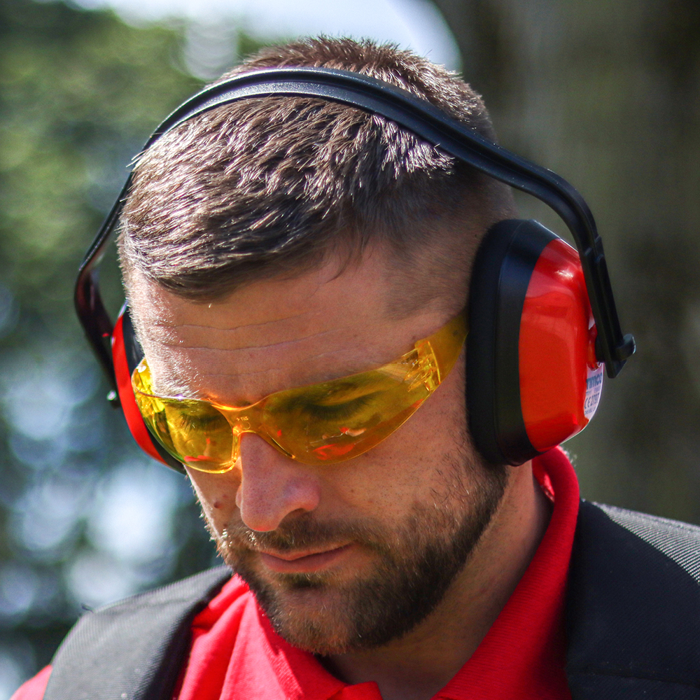 ppe5Cstandard-safety-glasses-amber_lifestyle.jpg TIMCO Safety Glasses Amber - One Size - Image 1