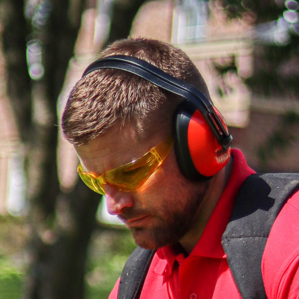 ppe5Cear-defenders_lifestyle.jpg TIMCO Ear Defenders - One Size - Image 1