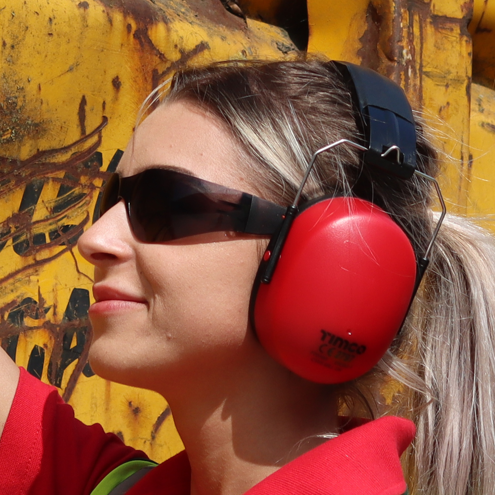 ppe5Cstandard-safety-glasses-smoke_lifestyle.jpg TIMCO Safety Glasses Smoke - One Size - Image 1